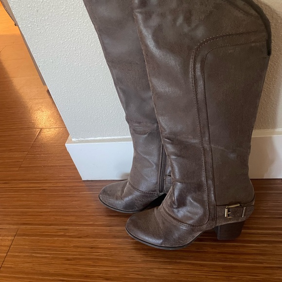 Size 9 light brown below the knee boots with buckle detail - Picture 4 of 10